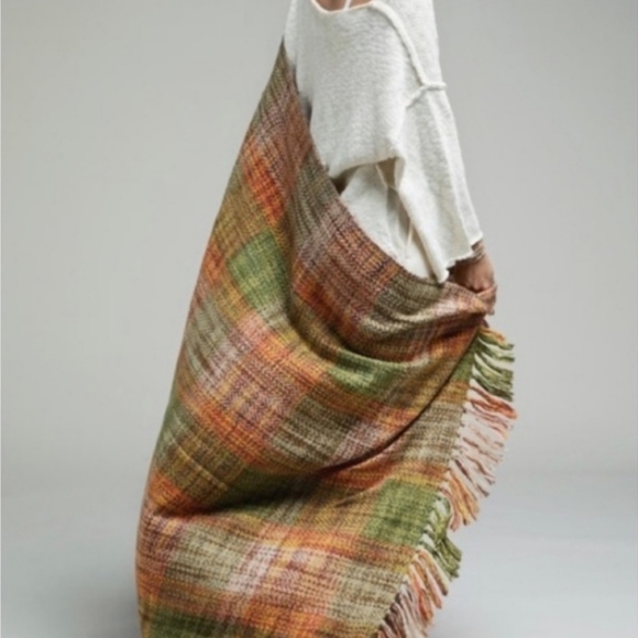 Chunky Yarn Blanket - Picture 5 of 6